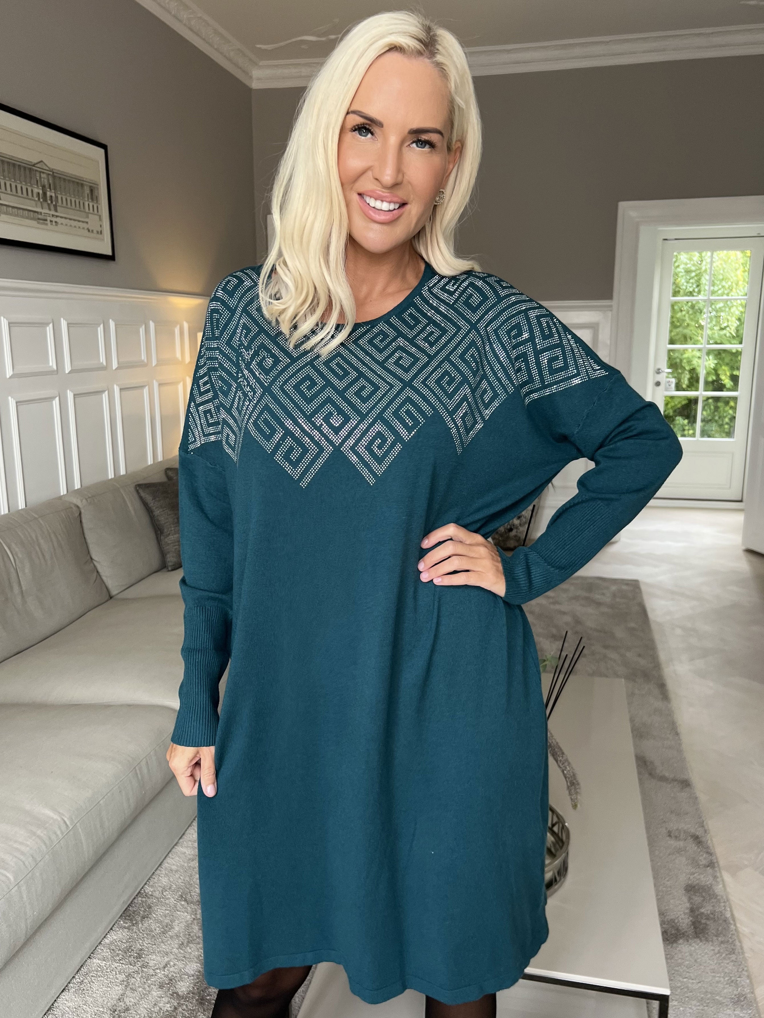 Luna - Blød strikkjole med similisten